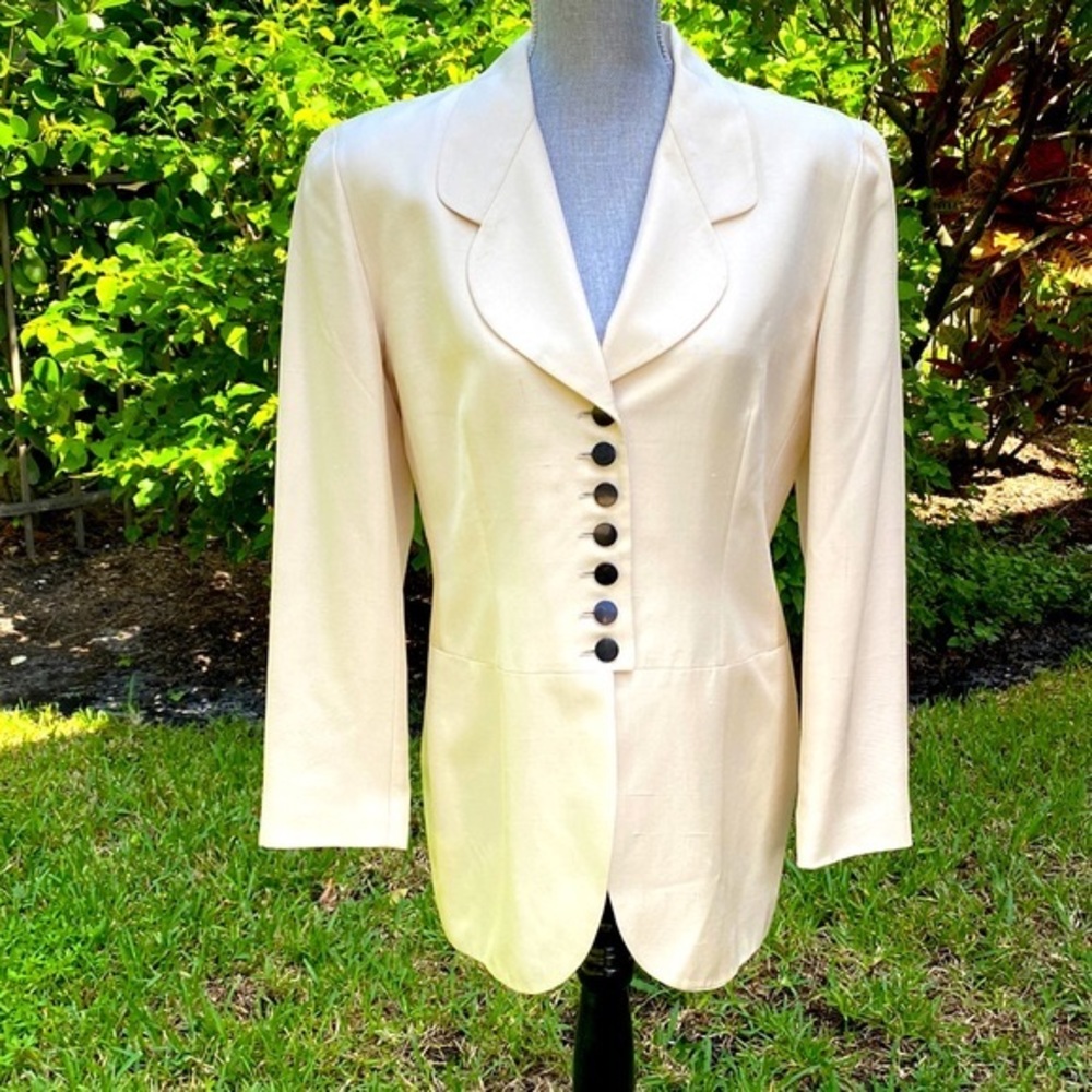 Vintage Christian Dior silk 7 button blazer in cream excellent condition sz 8